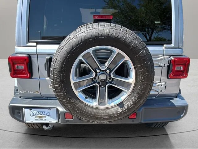 Used 2018 Silver Jeep Sahara 4x4 image 38