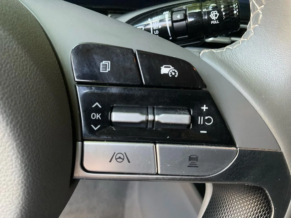 Used 2025 Gray Hyundai SEL Convenience image 36