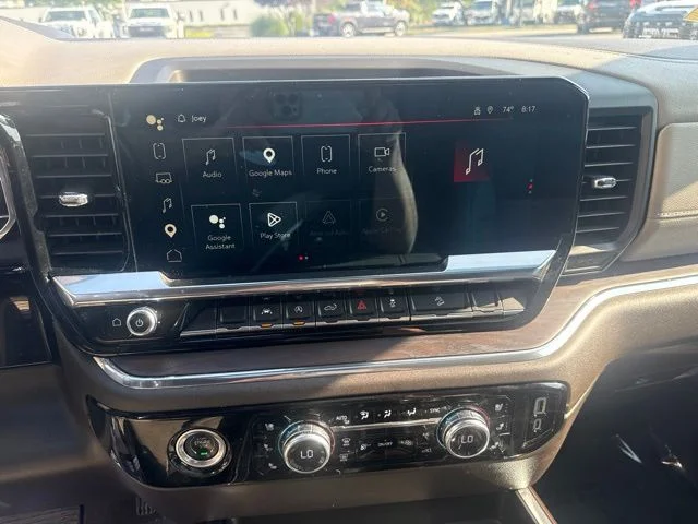 Used 2023 White GMC SLT image 19