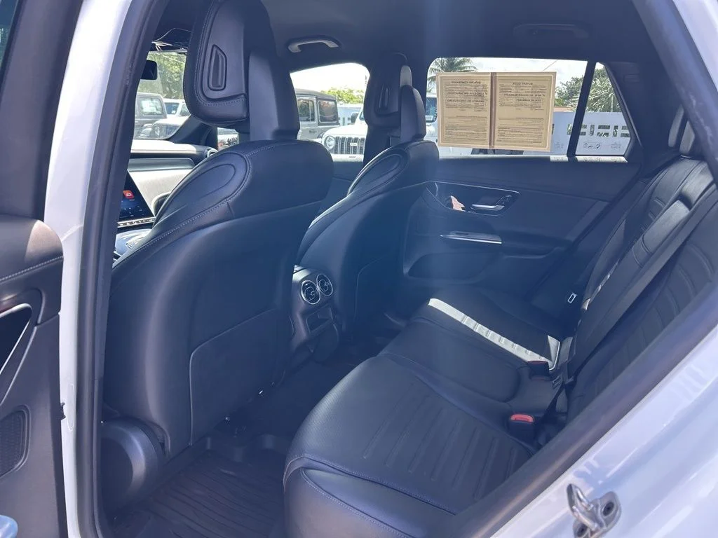 Used 2025  Mercedes-Benz GLC 300 image 27