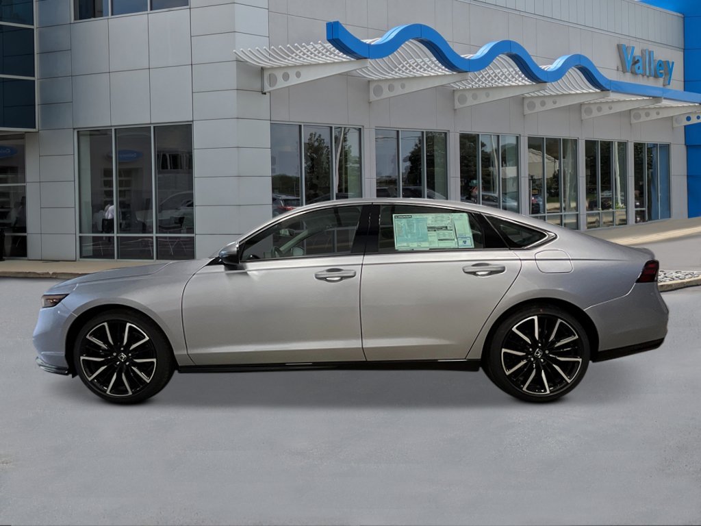 New 2026 Solar Silver Metallic Honda Touring image 2
