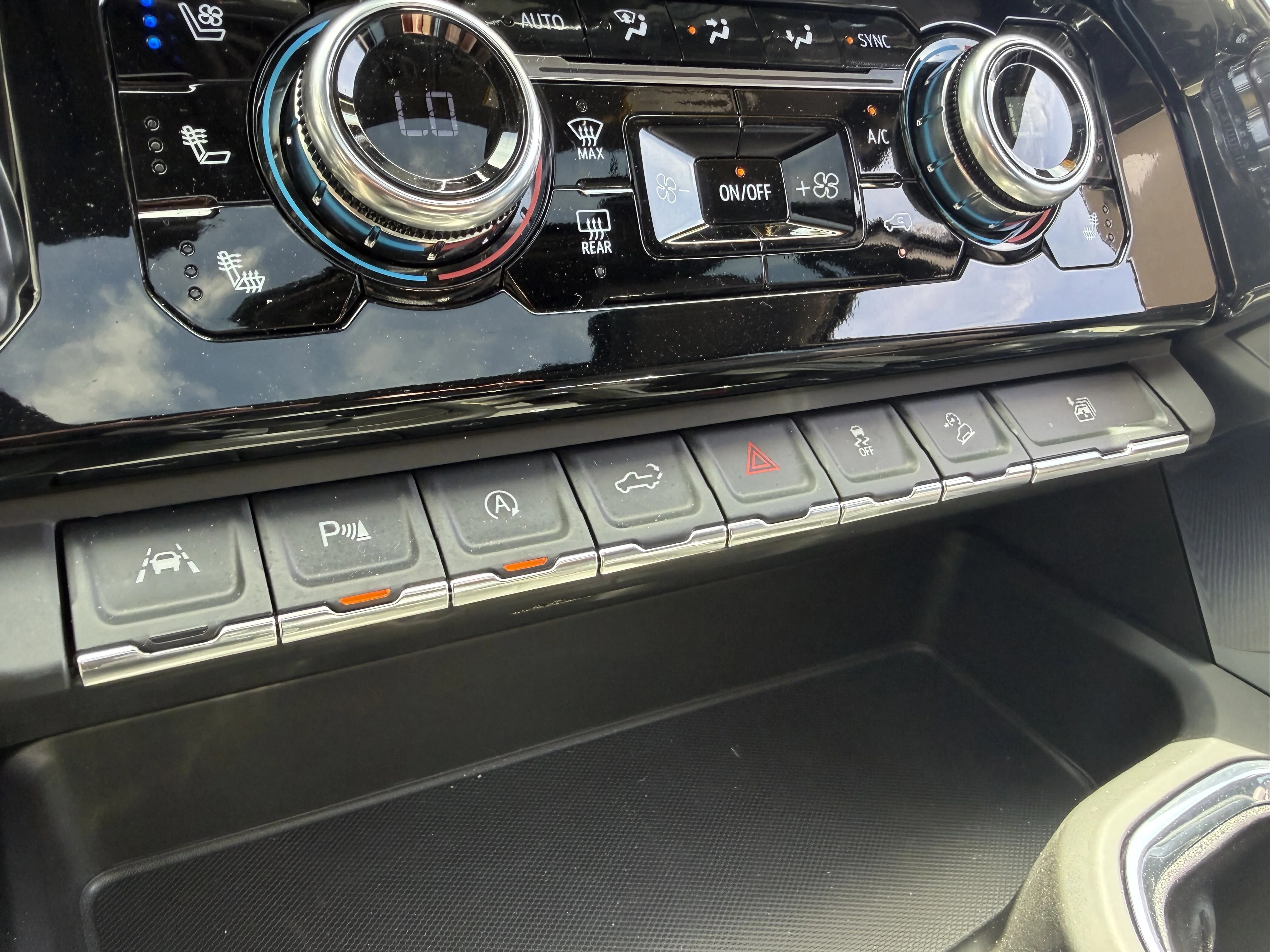 Used 2024 Onyx Black GMC Denali image 44