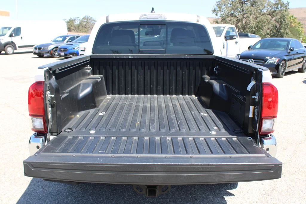 Used 2022 White Toyota SR5 image 9