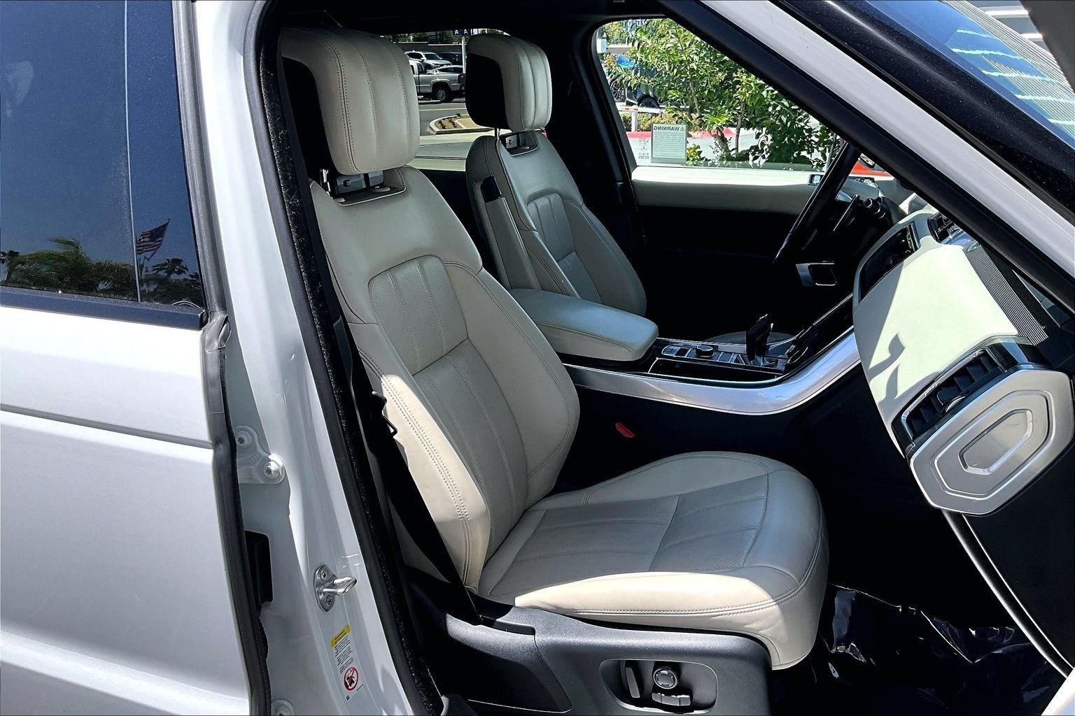 Used 2022 White Land Rover HSE Silver Edition image 7