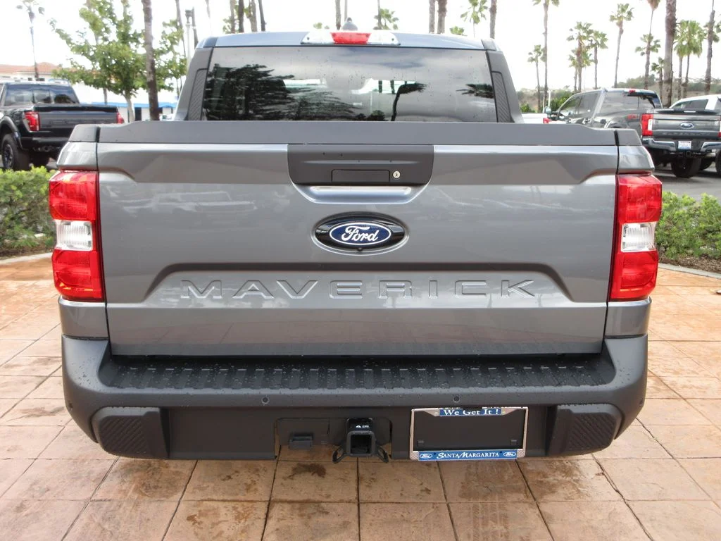 New 2026 Carbonized Gray Metallic Ford XLT image 3