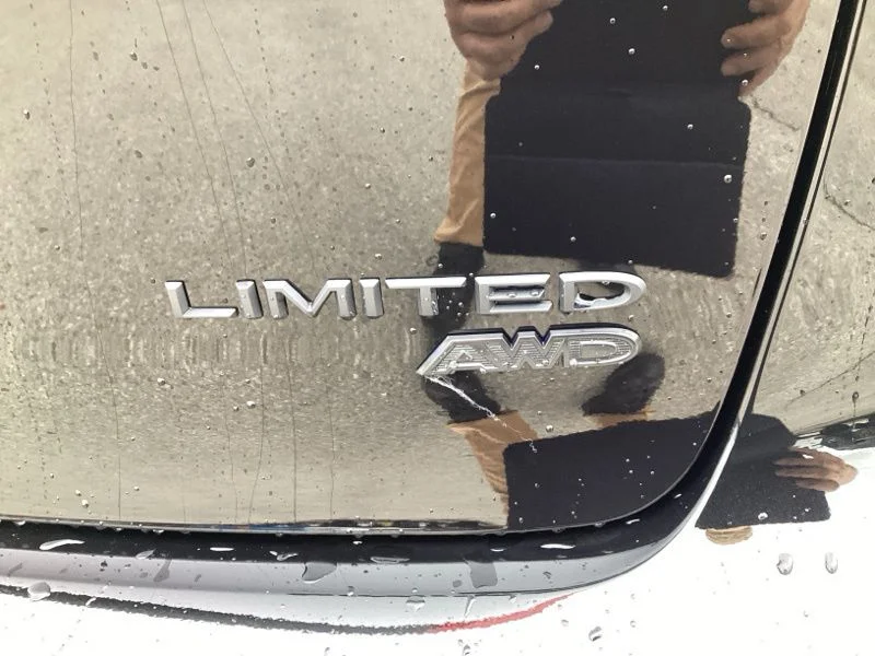 New 2026 Diamond Black Crystal Pearl-Coat Exterior Paint Chrysler Limited image 12