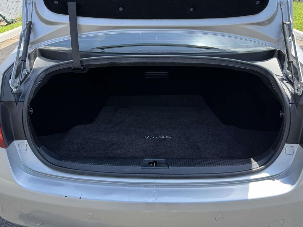 Used 2009 Silver Lexus 350 image 16