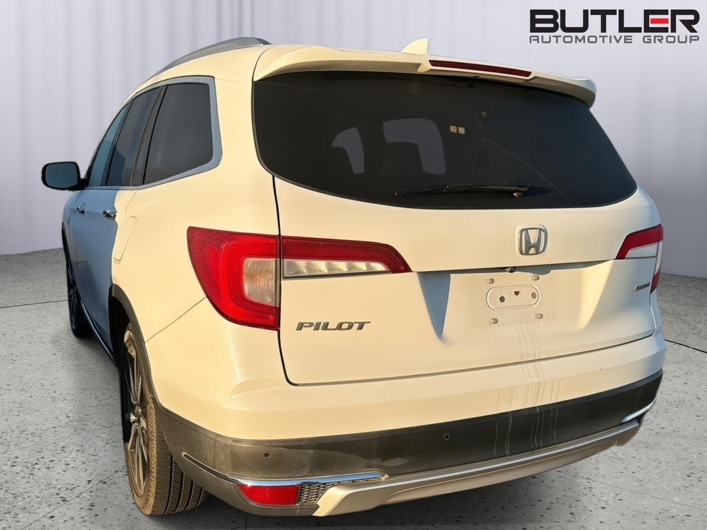 Used 2021 Platinum White Pearl Honda Touring w/Rear Captain