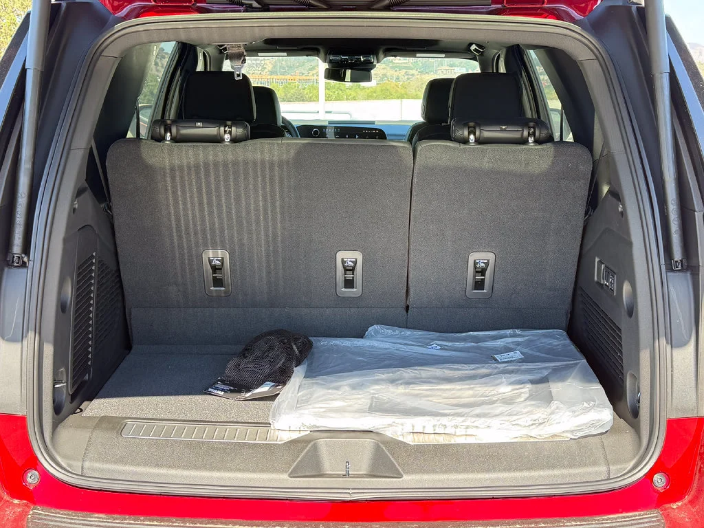 2027 Chevrolet Tahoe Z71 - Photo 7