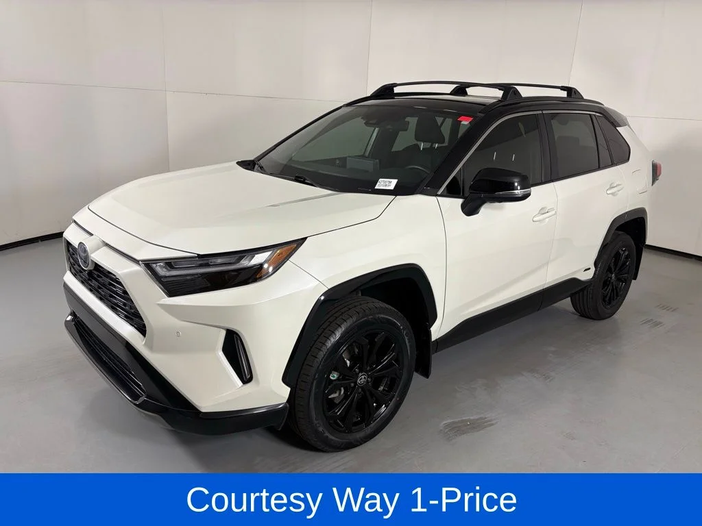 Used 2022 White Toyota XSE image 5