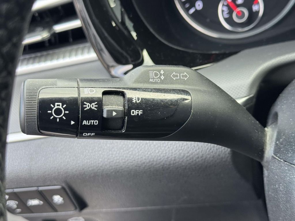 Used 2023 White Kia GT-Line image 21