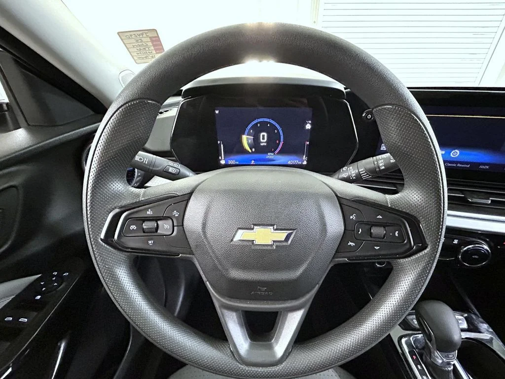 Used 2025 White Chevrolet LT image 11