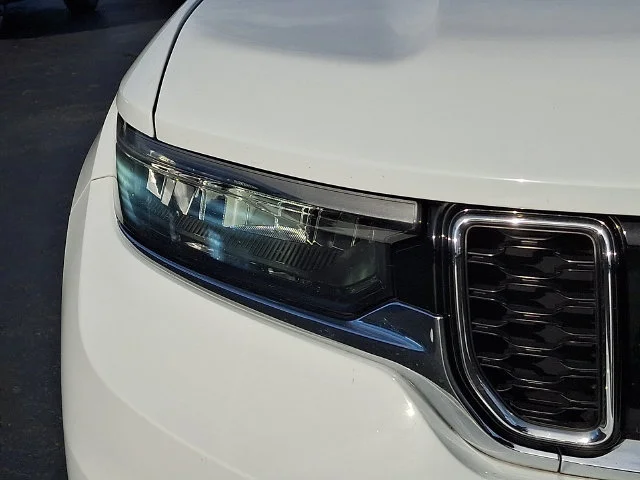 Used 2021 White Jeep Limited image 10