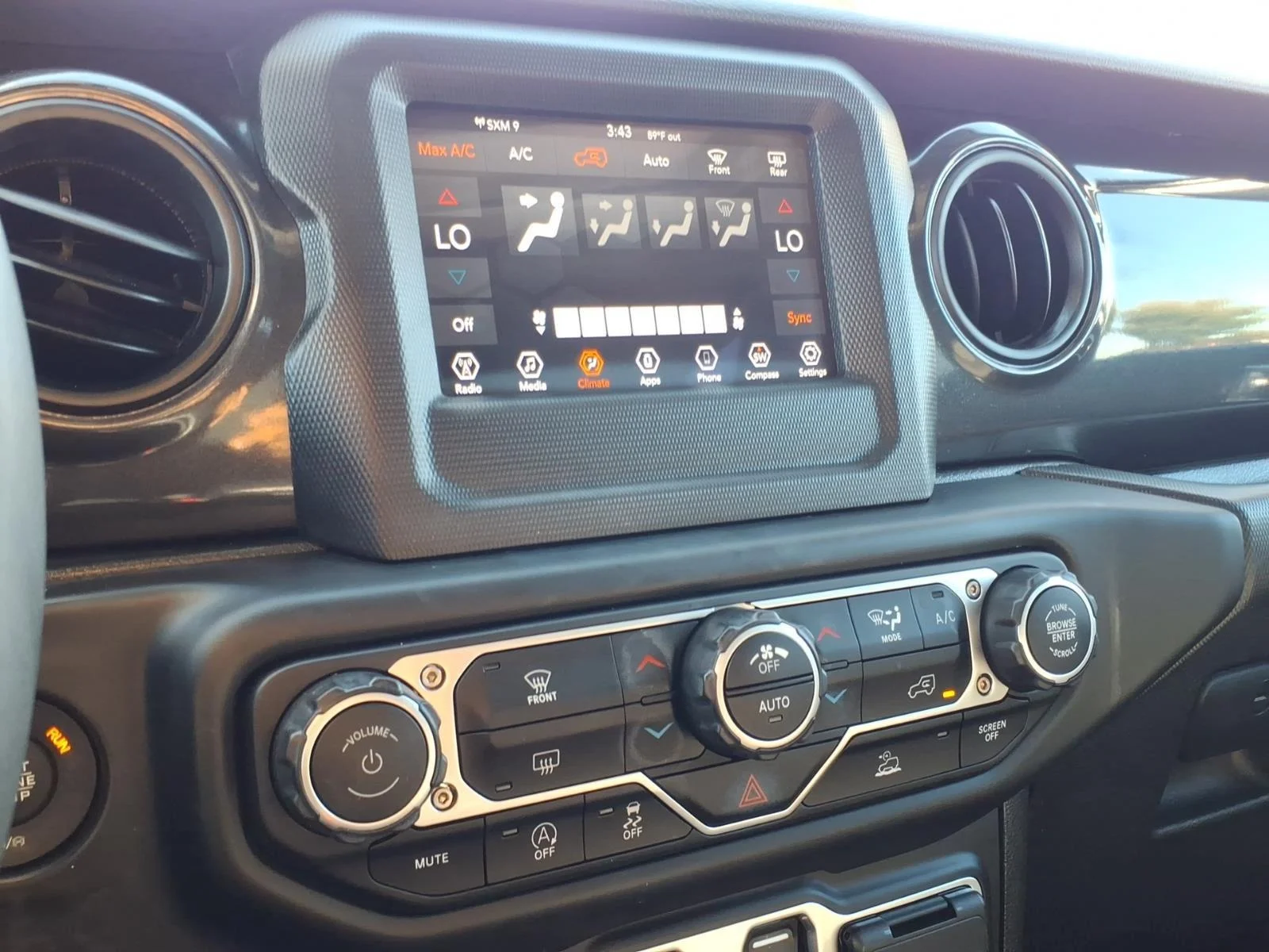 Used 2023 Silver Zynith Clearcoat Jeep Sport Altitude image 24