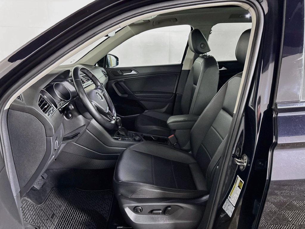 Used 2019 Deep Black Volkswagen 2.0T SE image 11