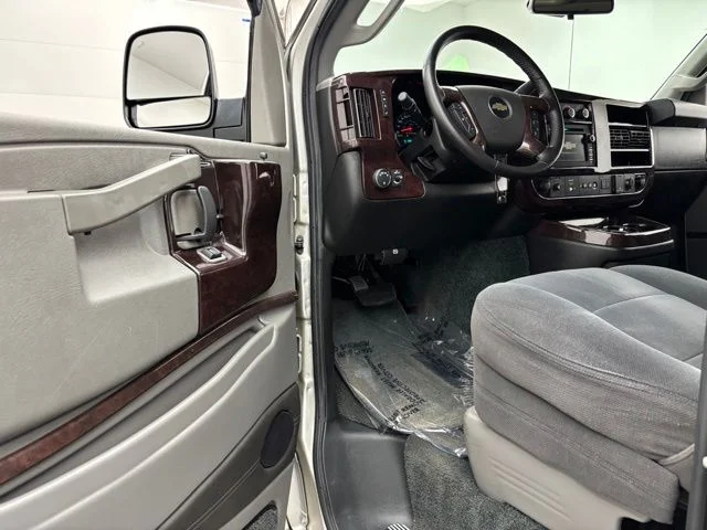 Used 2019 Silver Ice Metallic Chevrolet Explorer Limited SE image 16