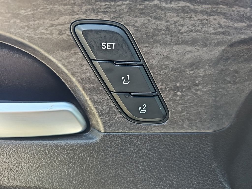 2020 Hyundai Santa Fe Limited - Photo 11
