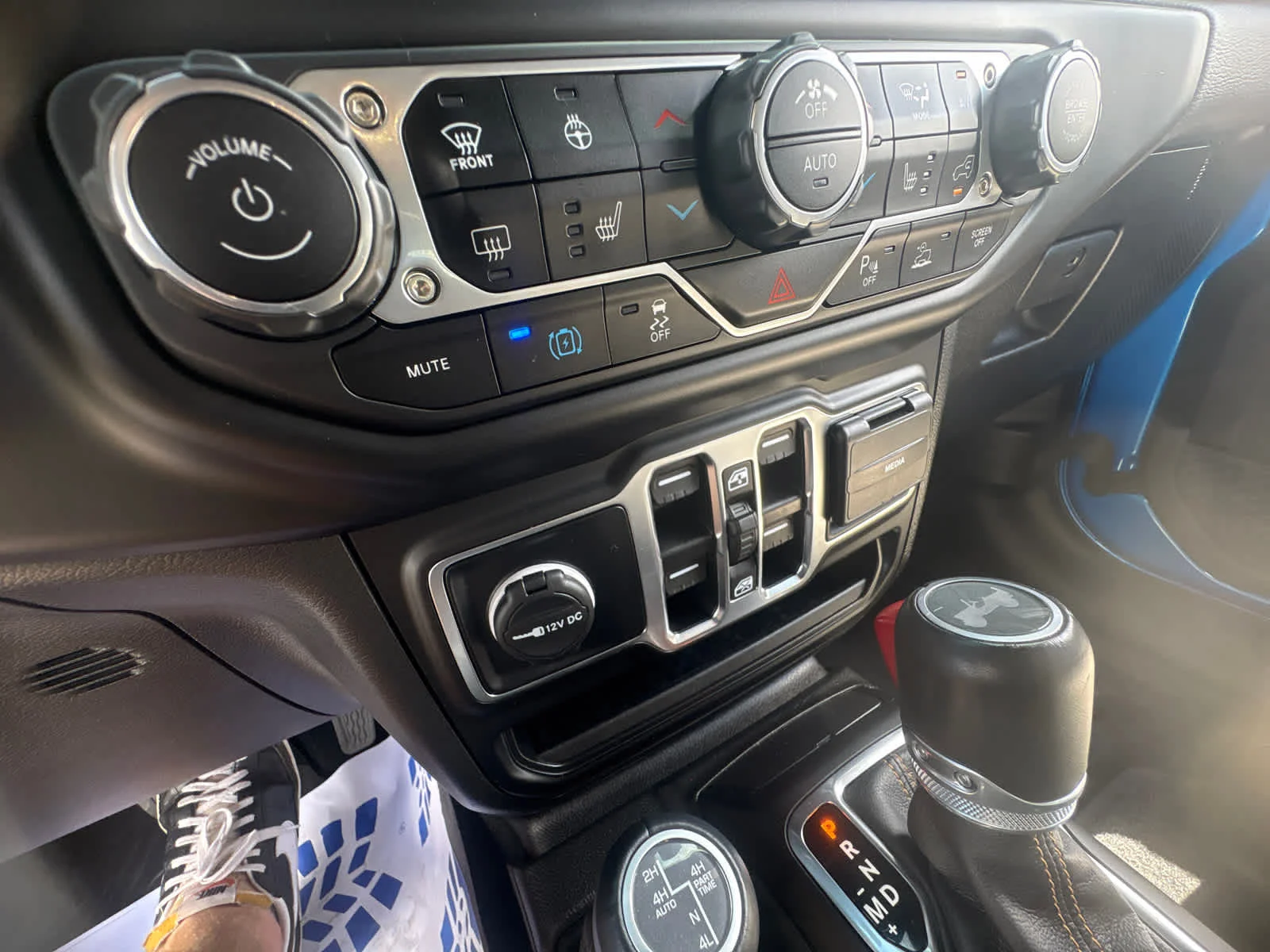 Used 2022 Hydro Blue Pearlcoat Jeep Unlimited Sahara High Altitude image 27