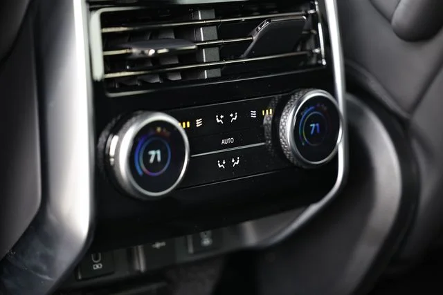 New 2026 Santorini Black Land Rover SE image 33