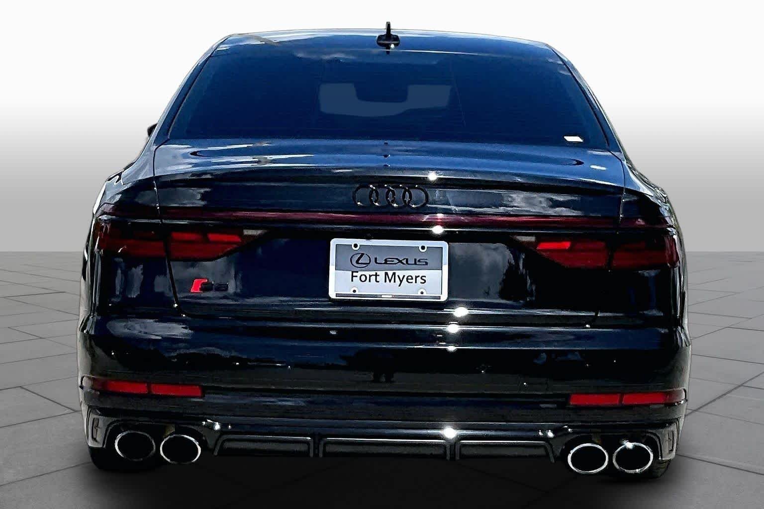 Pre-Owned 2022 Audi S8