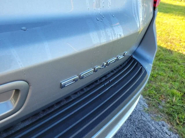Used 2023 Silver GMC Denali image 7