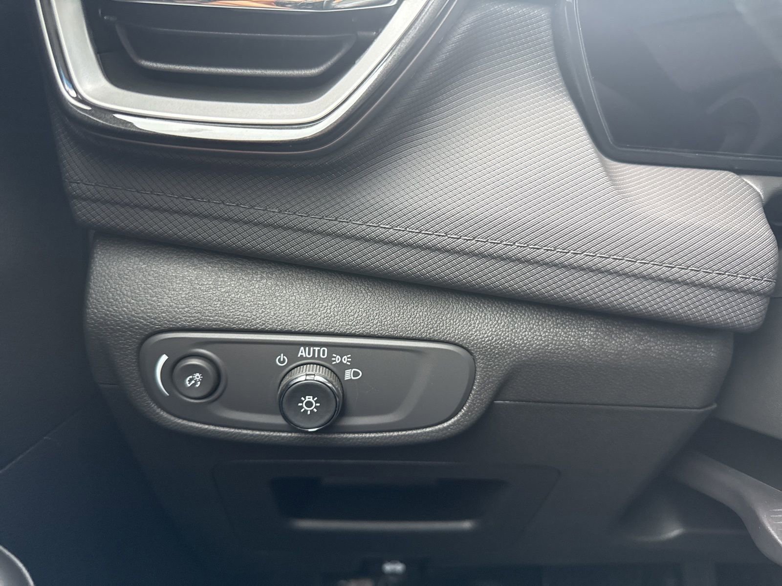 New 2026 Mosaic Black Metallic Chevrolet LT image 32