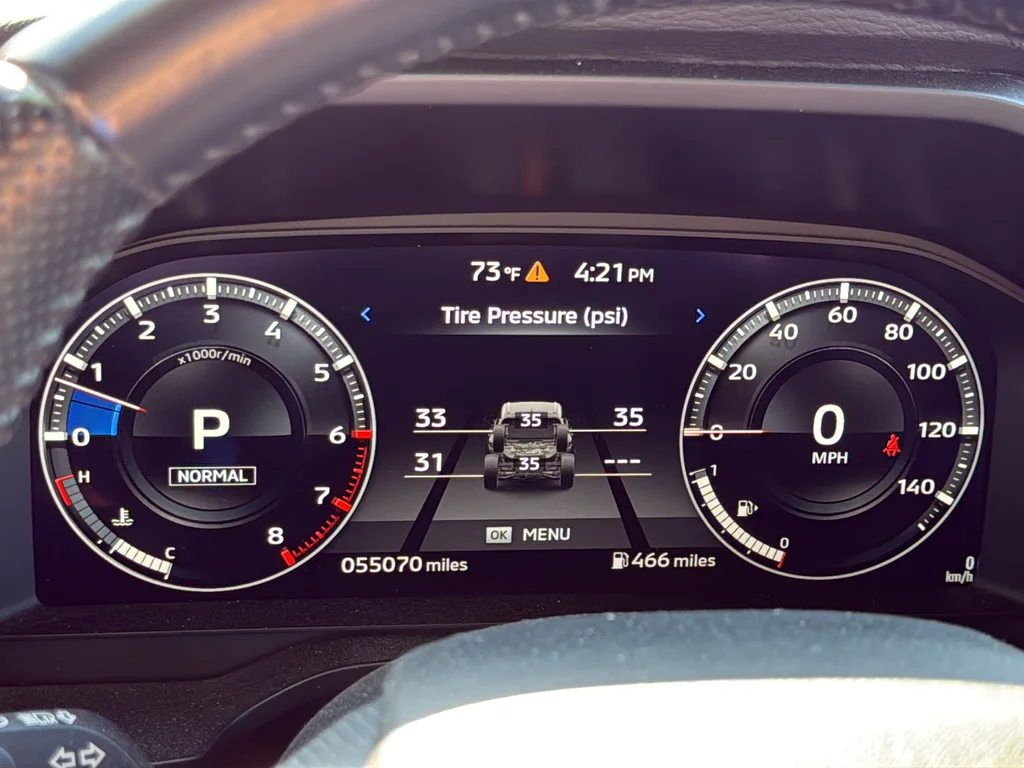 Used 2024  Mitsubishi SE Black Edition image 23