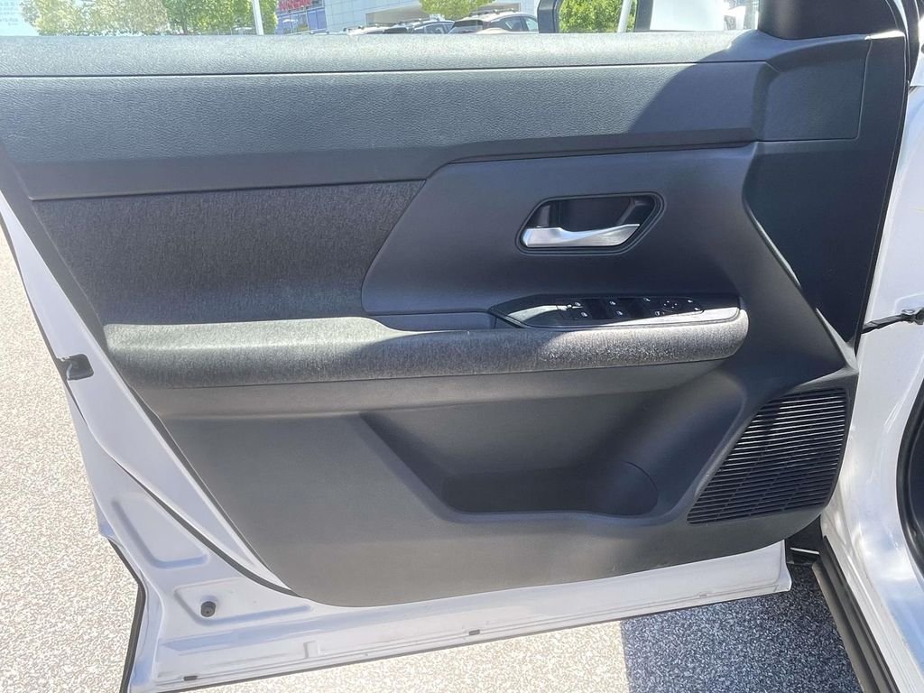 Used 2025 White Nissan SV image 15