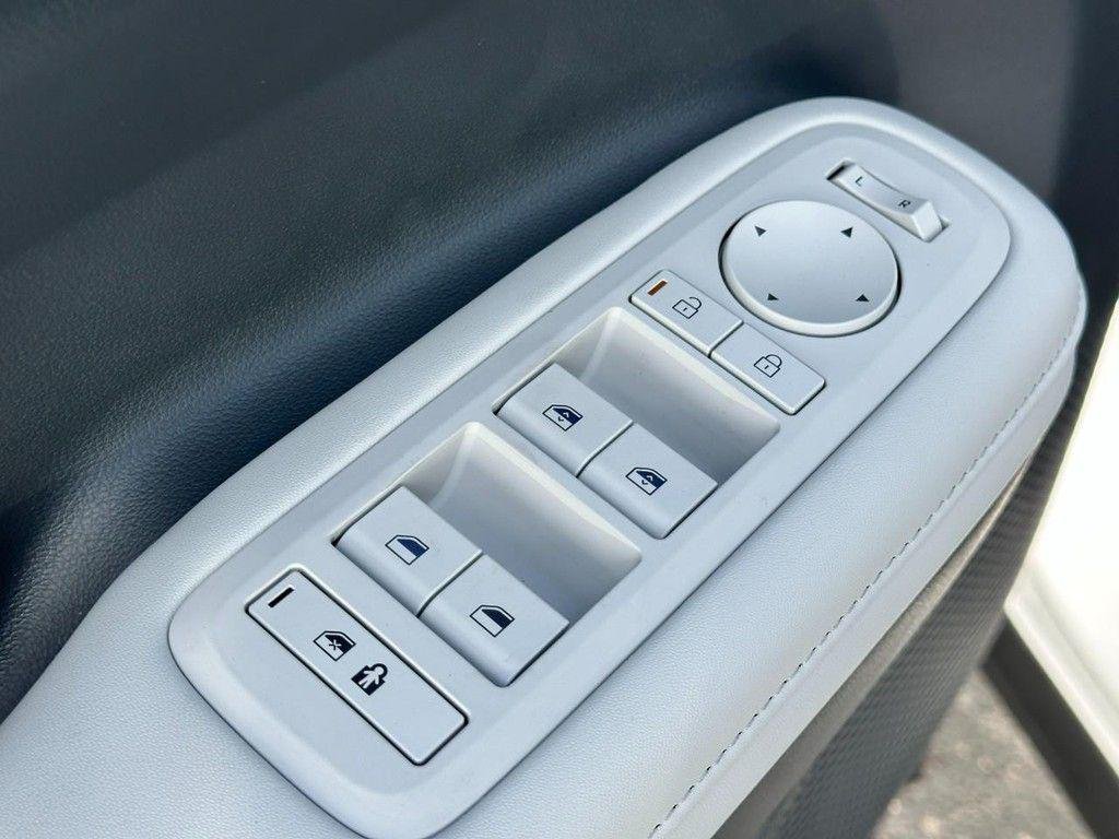 New 2026 White Hyundai SEL image 9