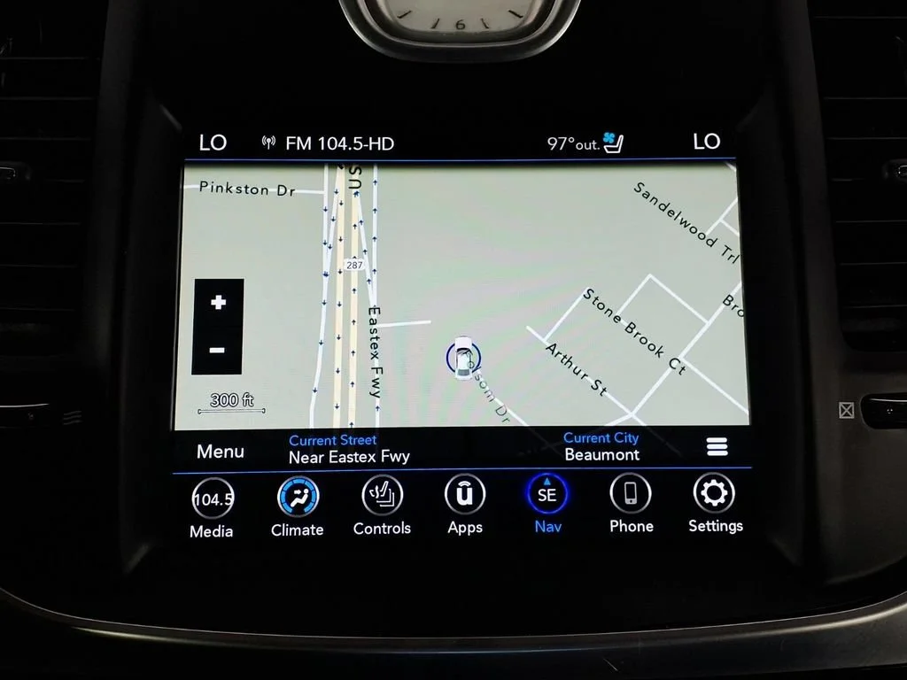 Used 2018 Velvet Red Pear Chrysler Limited image 14