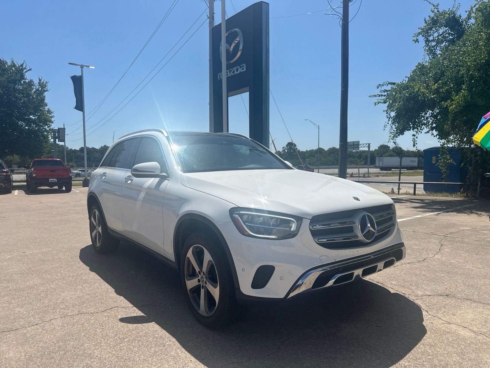 Used 2022  Mercedes-Benz GLC 300 image 2