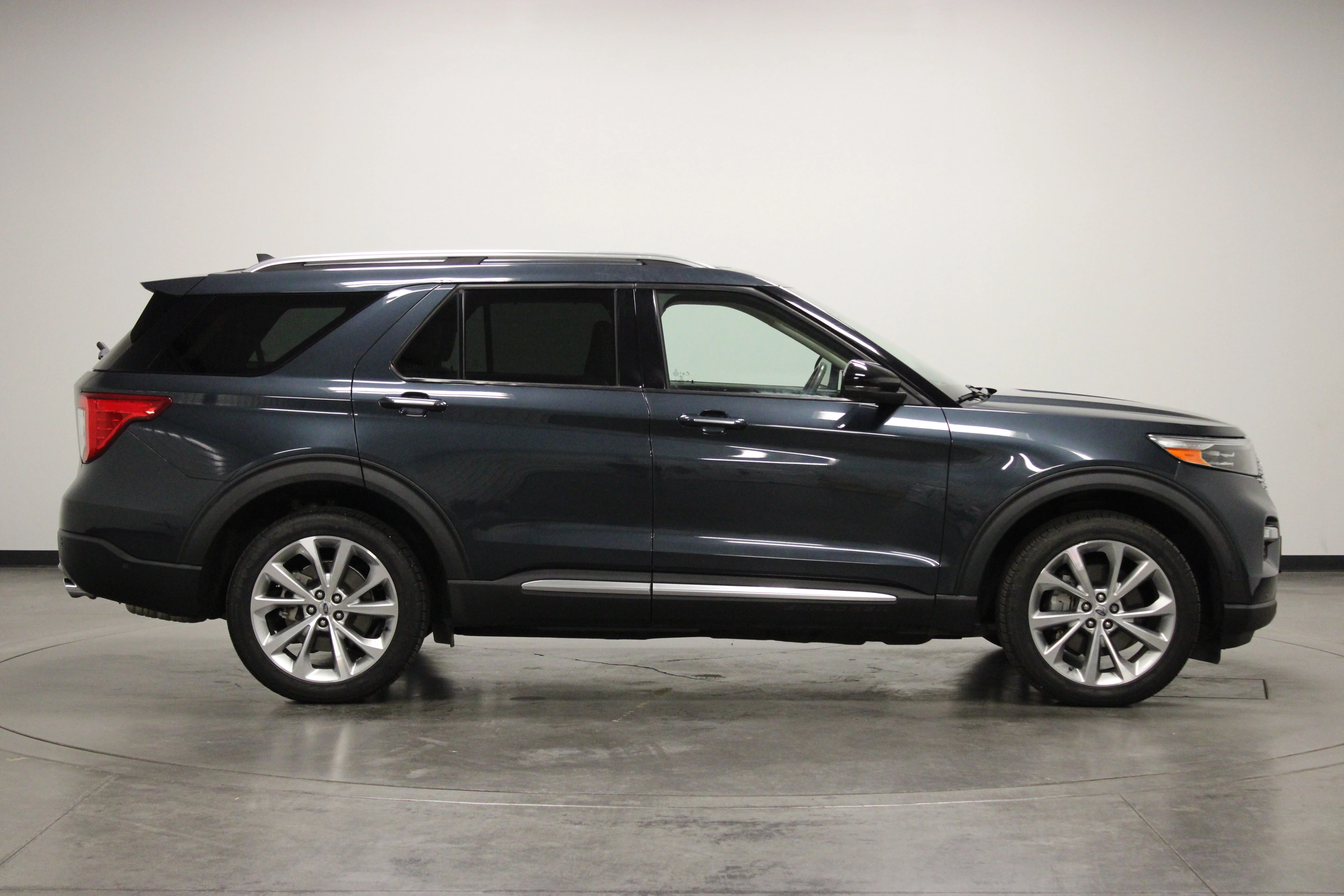 Used 2022 Stone Blue Metallic Ford Platinum image 9