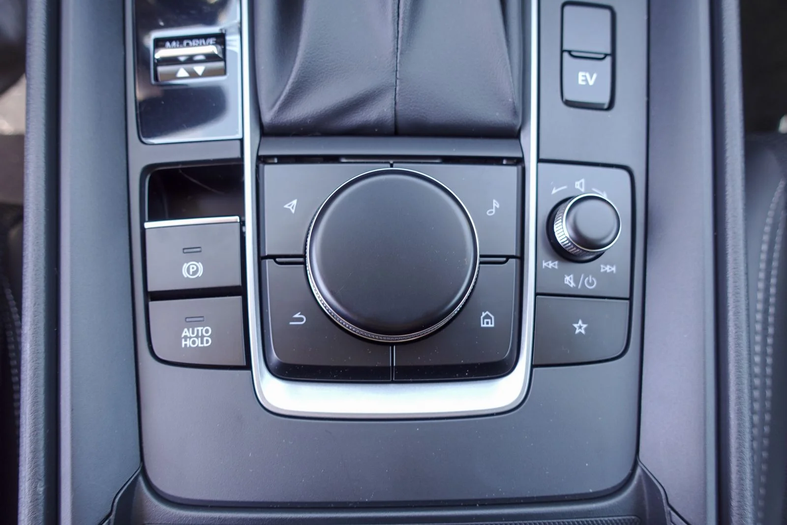 New 2026 Machine Gray Metallic Mazda Preferred image 23