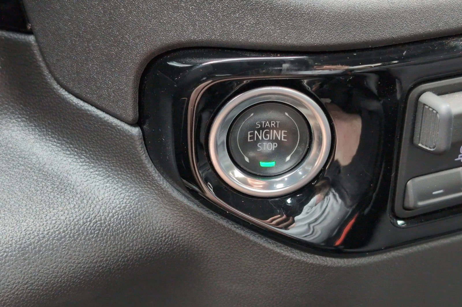 Used 2025 Red Hot Chevrolet LT (2FL) image 23
