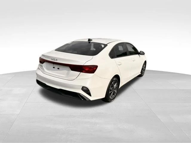 Used 2024 White Kia LXS image 7