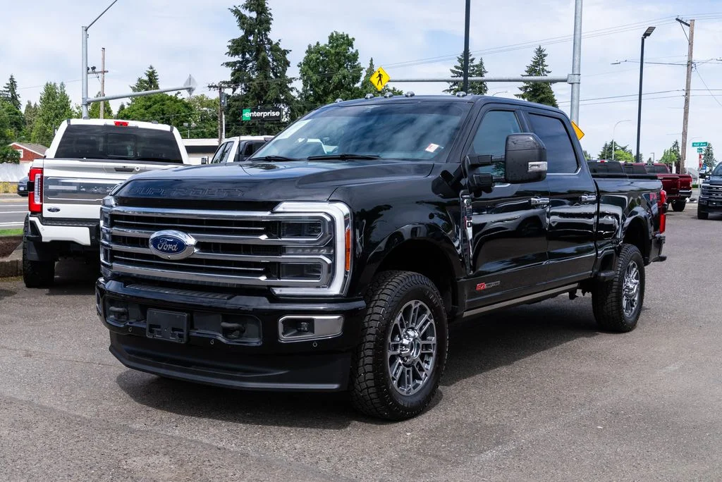 Used 2023  Ford Limited image 3