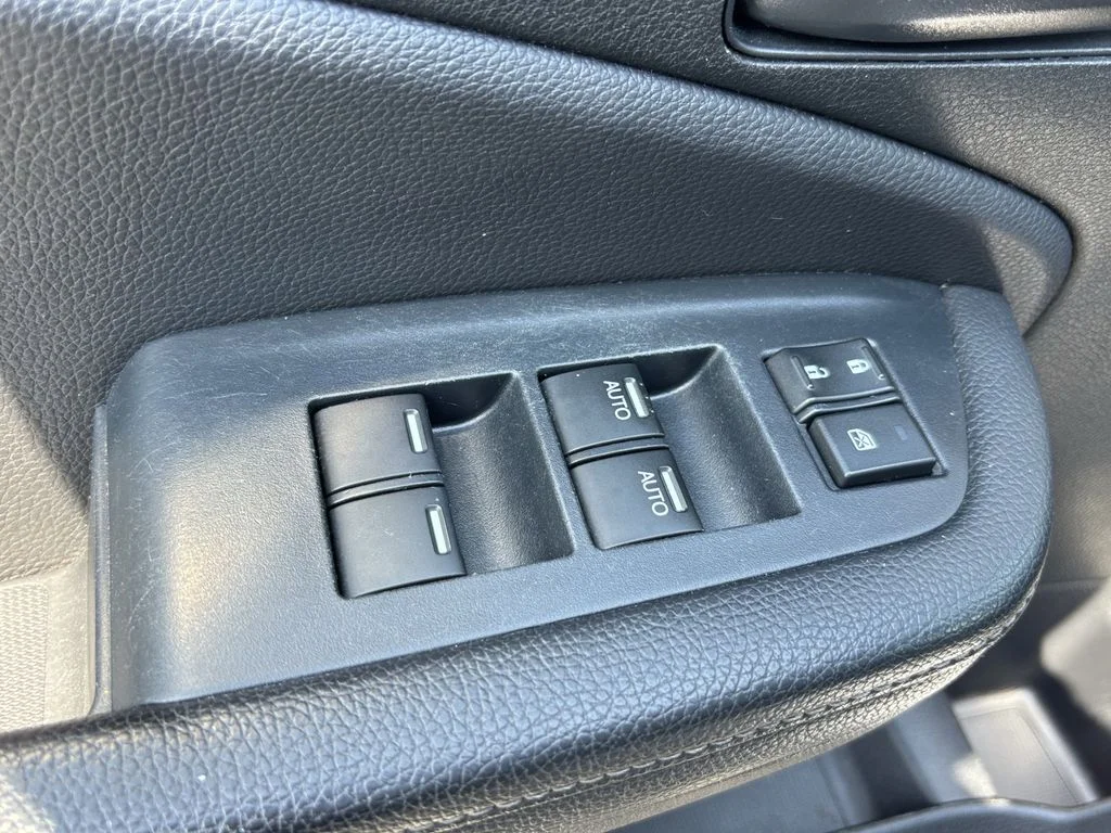 Used 2022 Silver Honda EX-L image 14