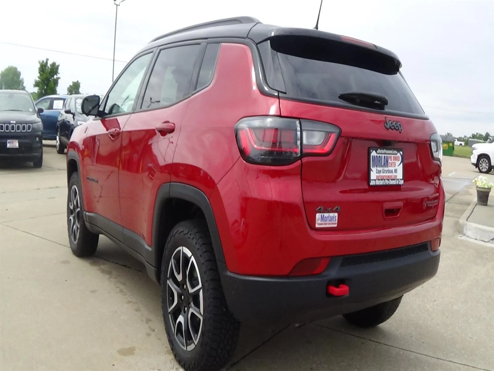 Certified Used 2024 Red Hot Pearl Coat (pr6) Jeep Trailhawk image 8