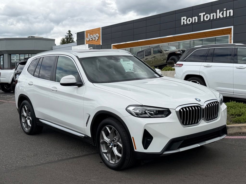 Used 2022 Alpine White BMW xDrive30i image 2