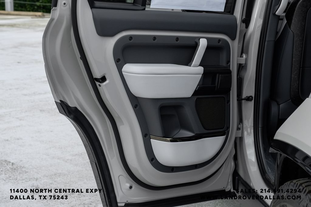 New 2026 Borasco Grey Metallic Land Rover OCTA image 50