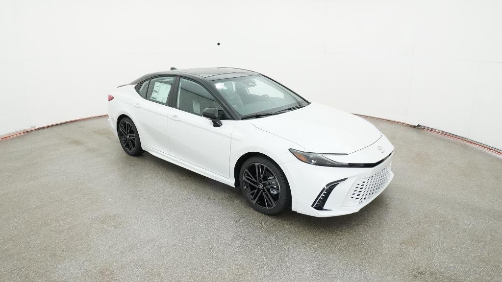 New 2026 Wind Chill Pearl with Midnight Black Metallic roof Toyota XSE image 6