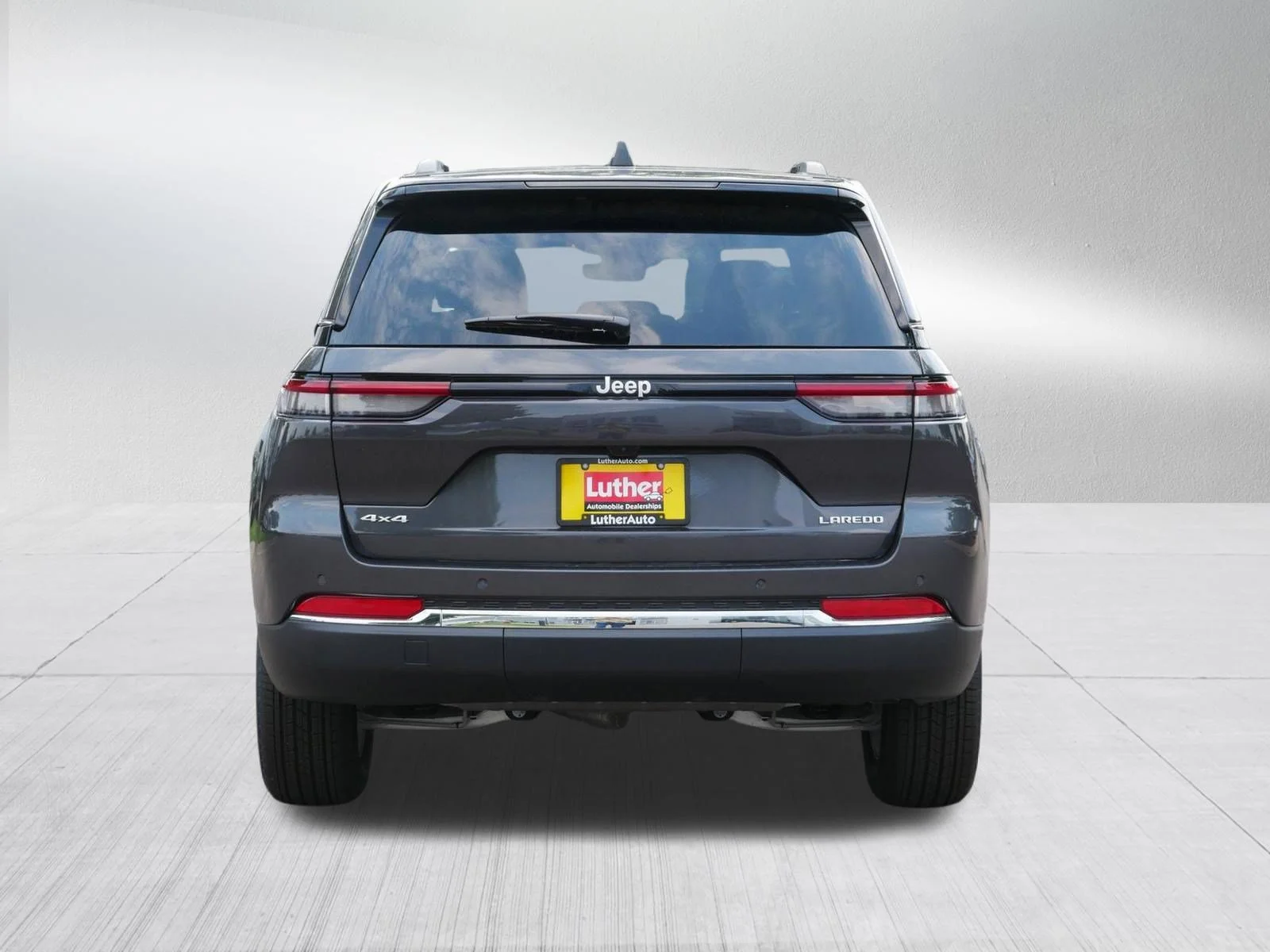 New 2026 Baltic Gray Metallic Clear-Coat Exterior Paint Jeep Laredo X image 6