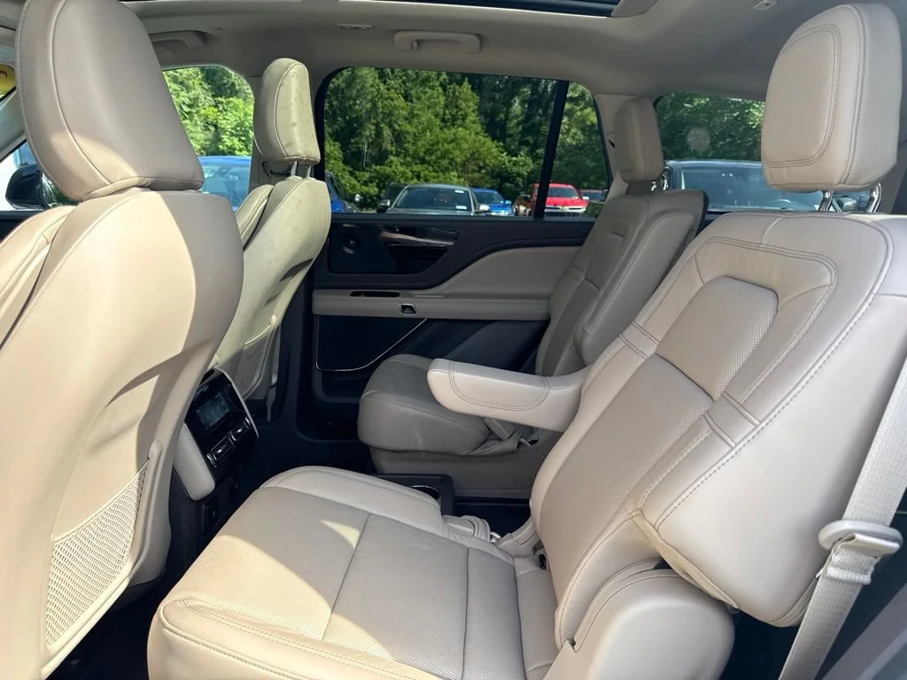 Used 2022 White Lincoln Reserve image 14