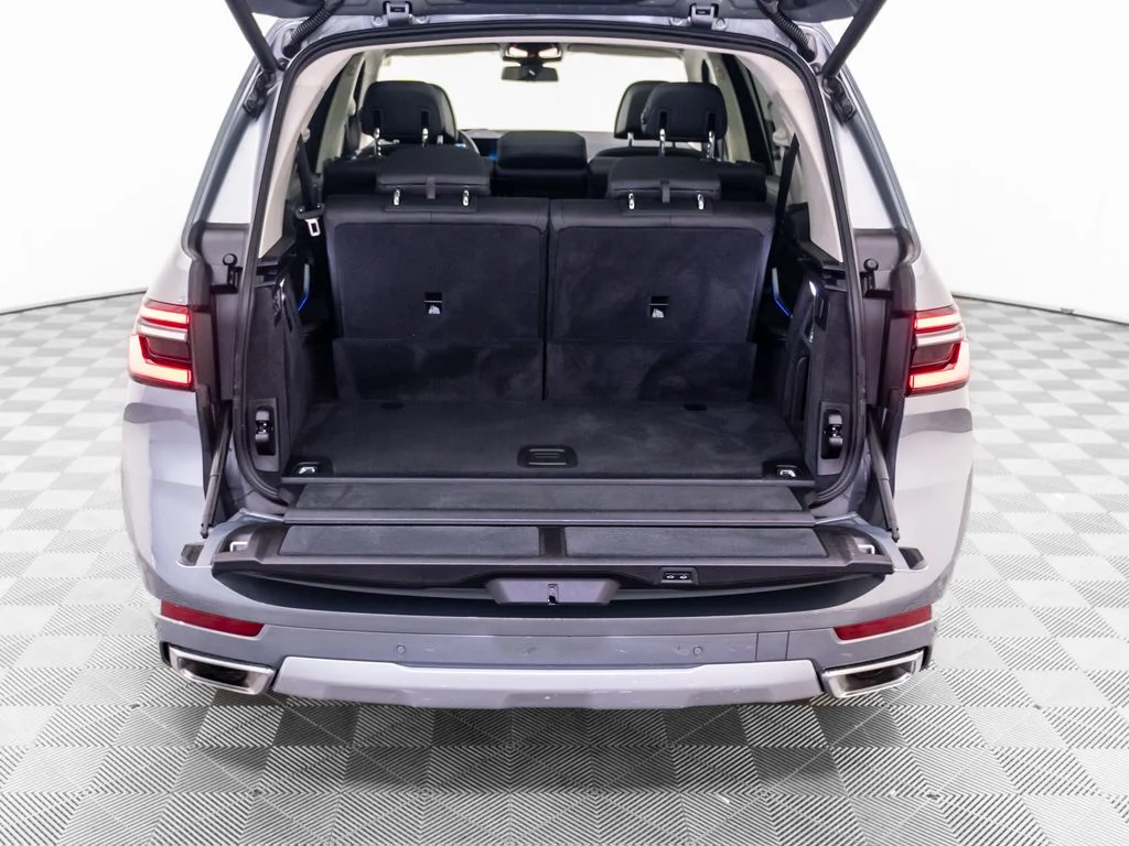 Used 2024 Gray BMW xDrive40i image 34
