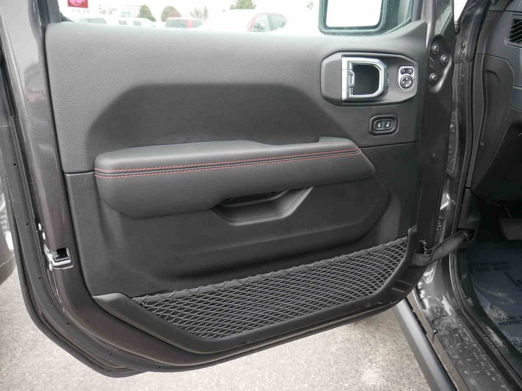 New 2026 Granite Crystal Metallic Clearcoat Jeep Rubicon image 29
