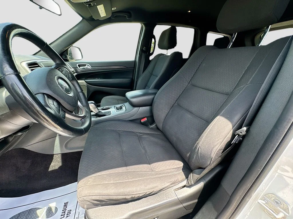 Used 2018 White Jeep Laredo E image 22