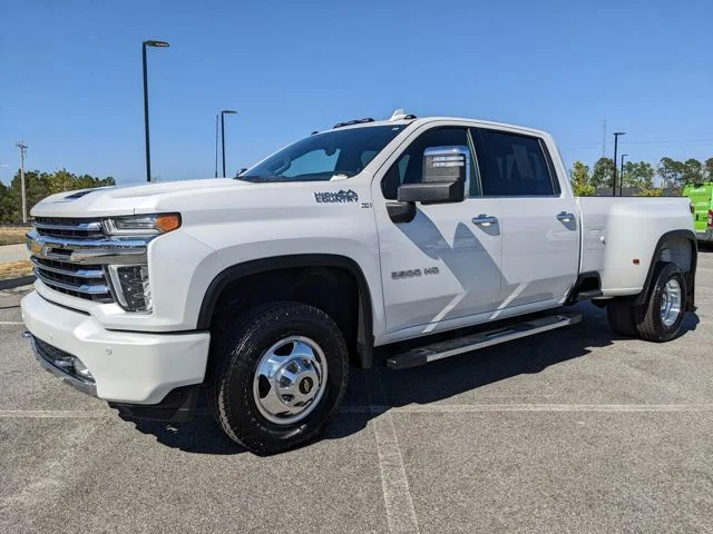 Used 2022 Beige Chevrolet High Country image 1