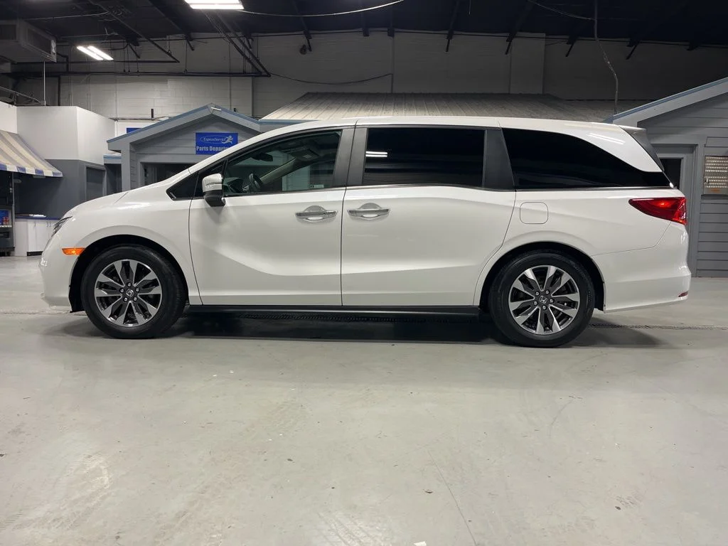Certified Used 2024 Platinum White Pearl Honda EX-L image 4