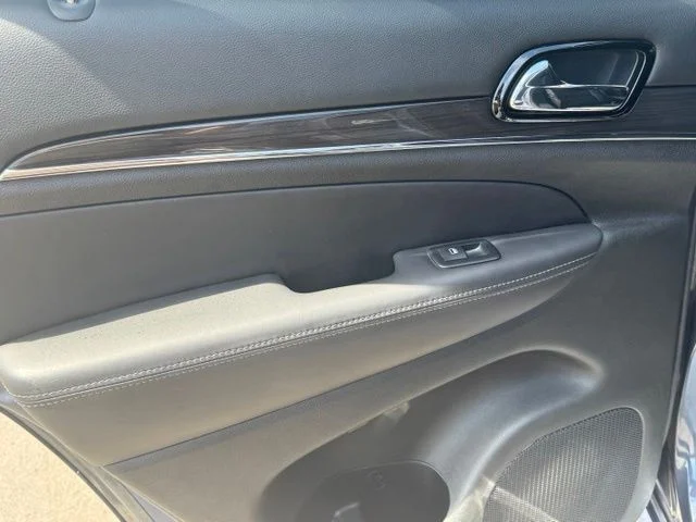 Used 2019 Blue Jeep Overland image 18