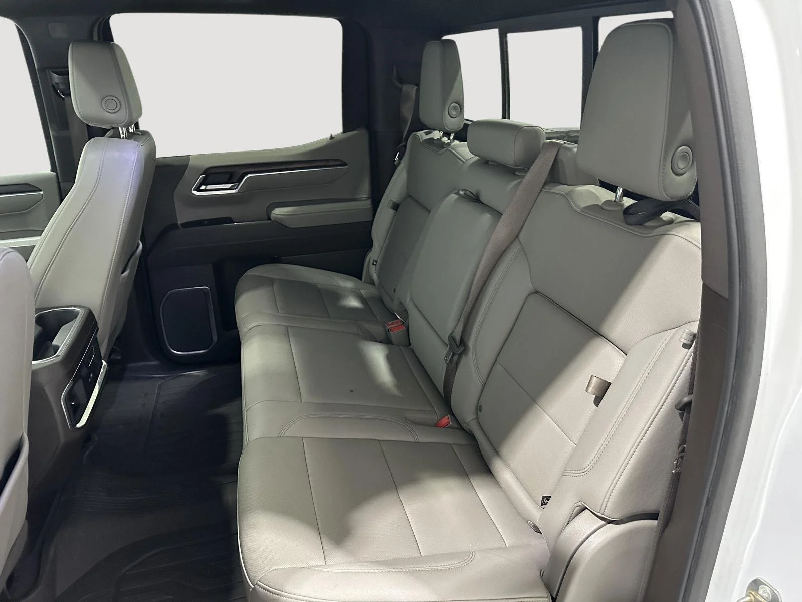 Used 2023 WHITE FROST TRICOAT GMC SLT image 24